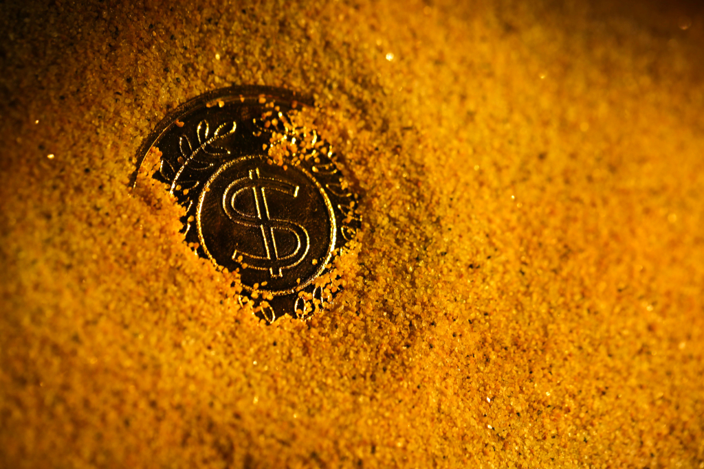 经济金币金融保险物品摄影图