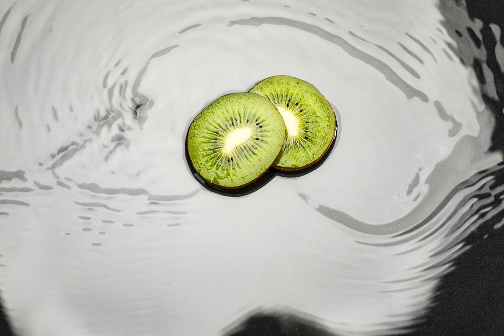 猕猴桃奇异果绿心猕猴桃水果鲜果摄影图