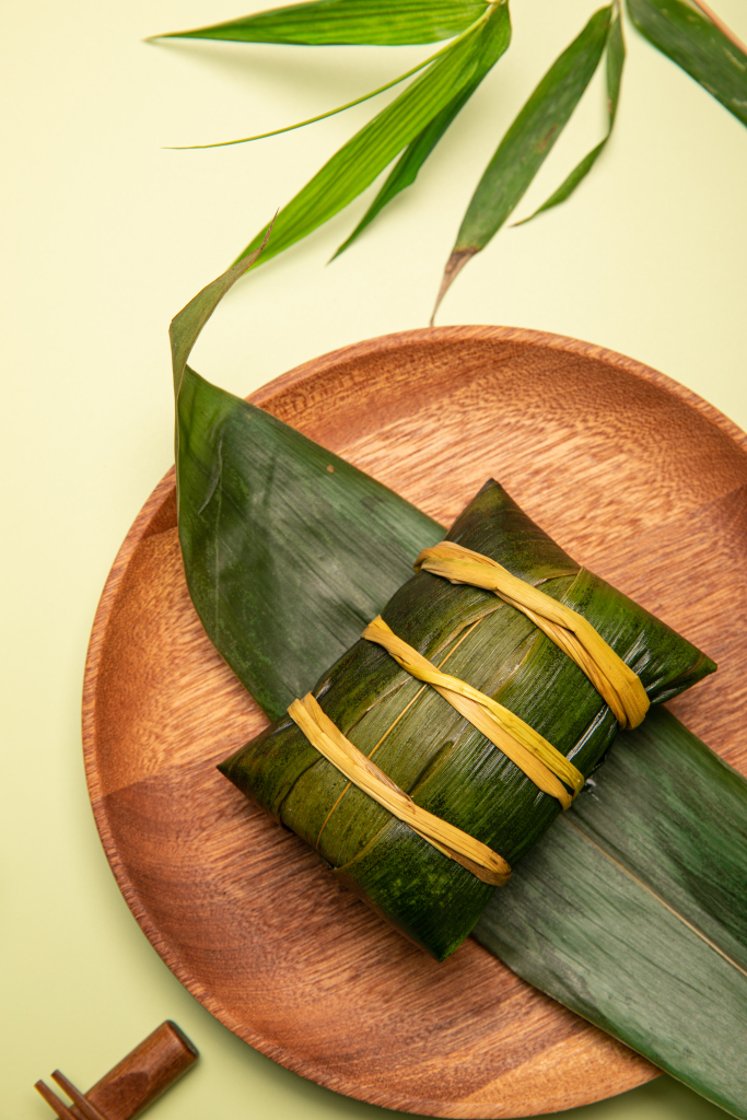 木碗粽叶甜粽咸粽端午节粽子传统美食摄影图