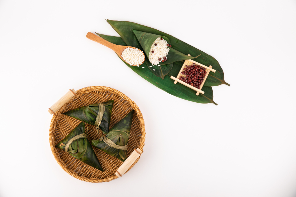 编制篮三角粽甜粽端午节粽子传统美食摄影图