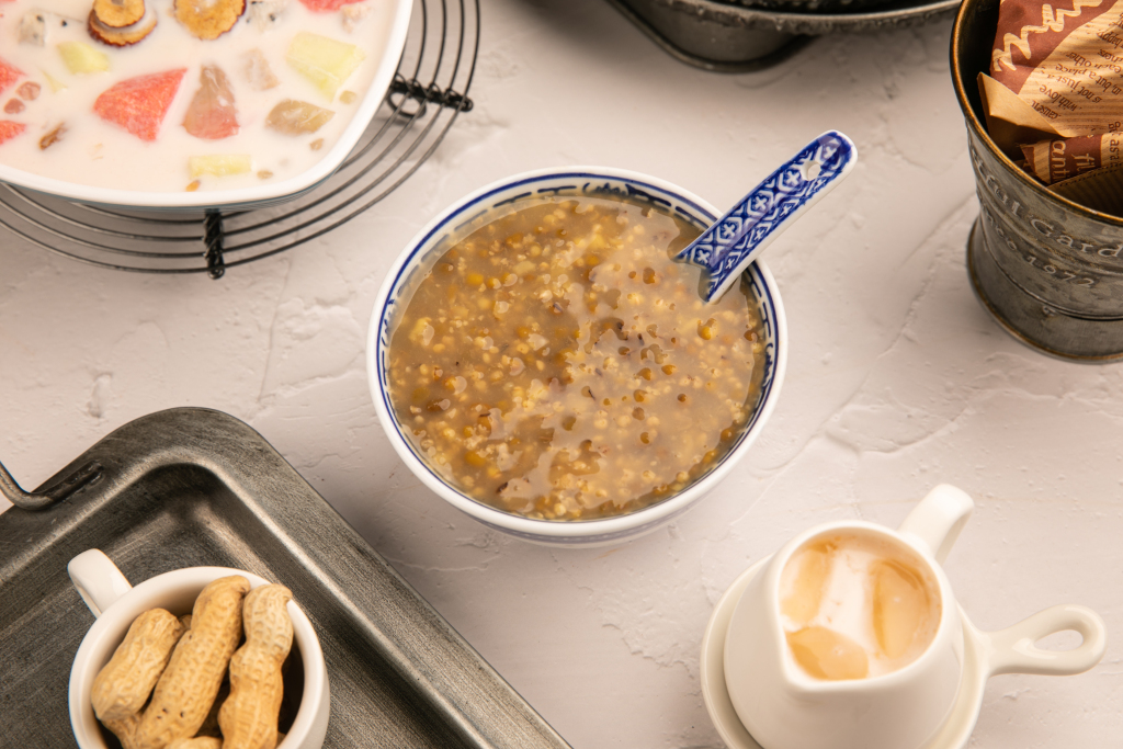 绿豆沙夏季糖水饮品甜品美食摄影图