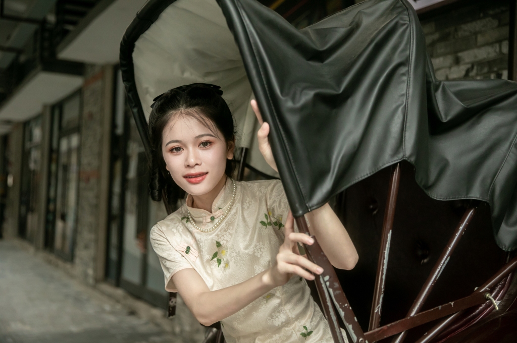 黄包车旗袍民国风少女人物摄影图