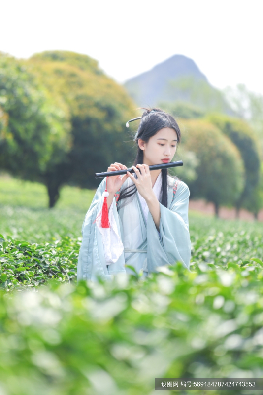 玉笛汉服女生茶叶茶园人物摄影图