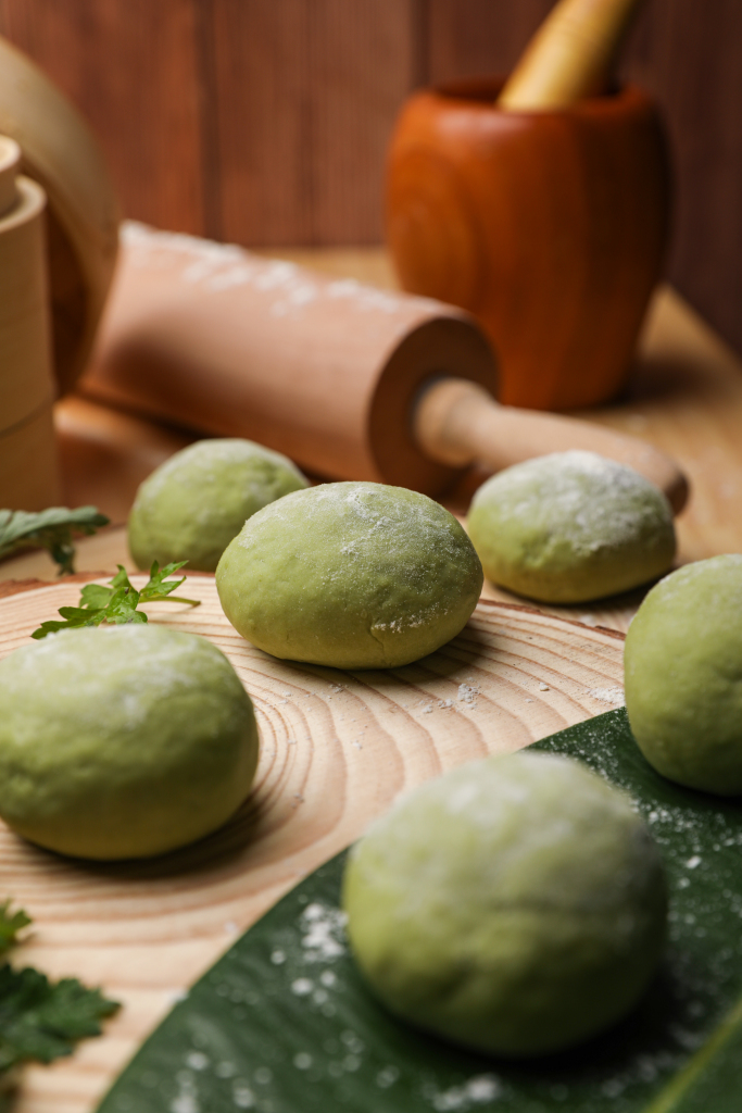 生的糯米青团糍粑清明节美食摄影图