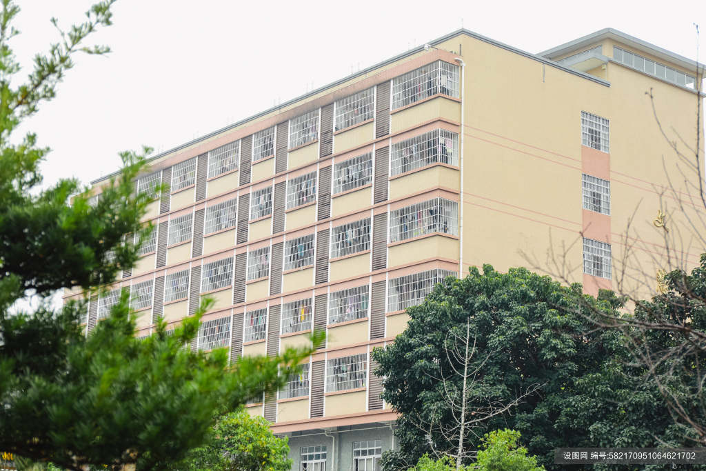 学生宿舍楼校园建筑风景摄影图