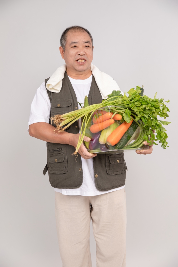 健康蔬菜展示菜农草帽农民人物摄影图片