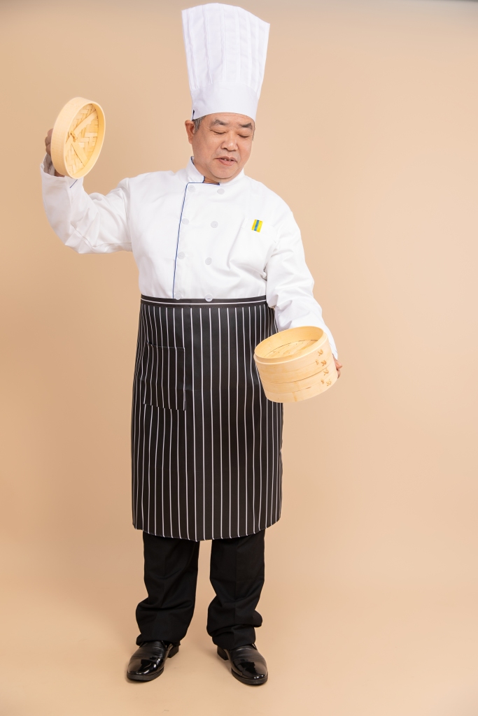 面点制作着装得体照厨师人物摄影图
