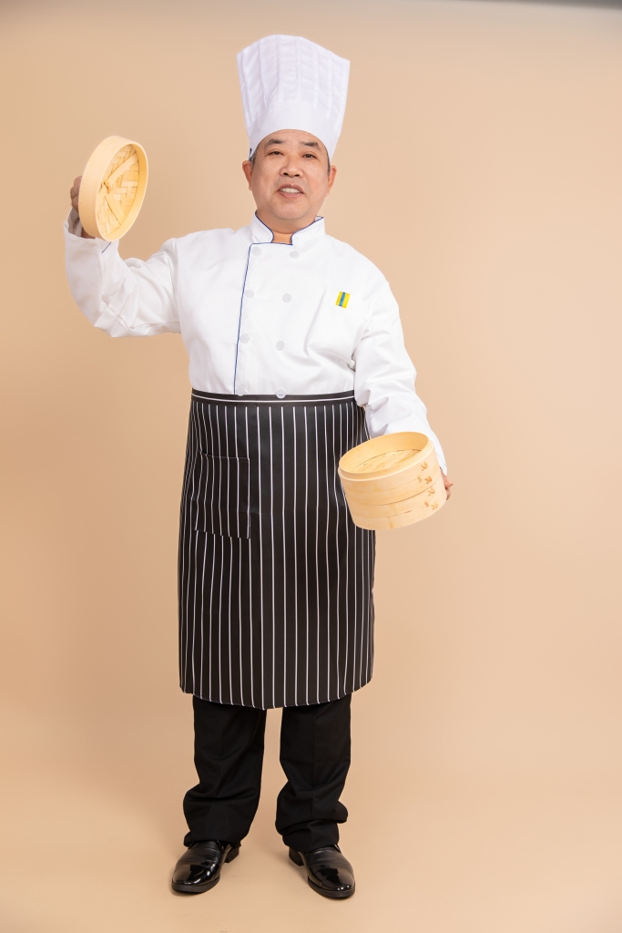 面点制作着装得体照厨师人物摄影图