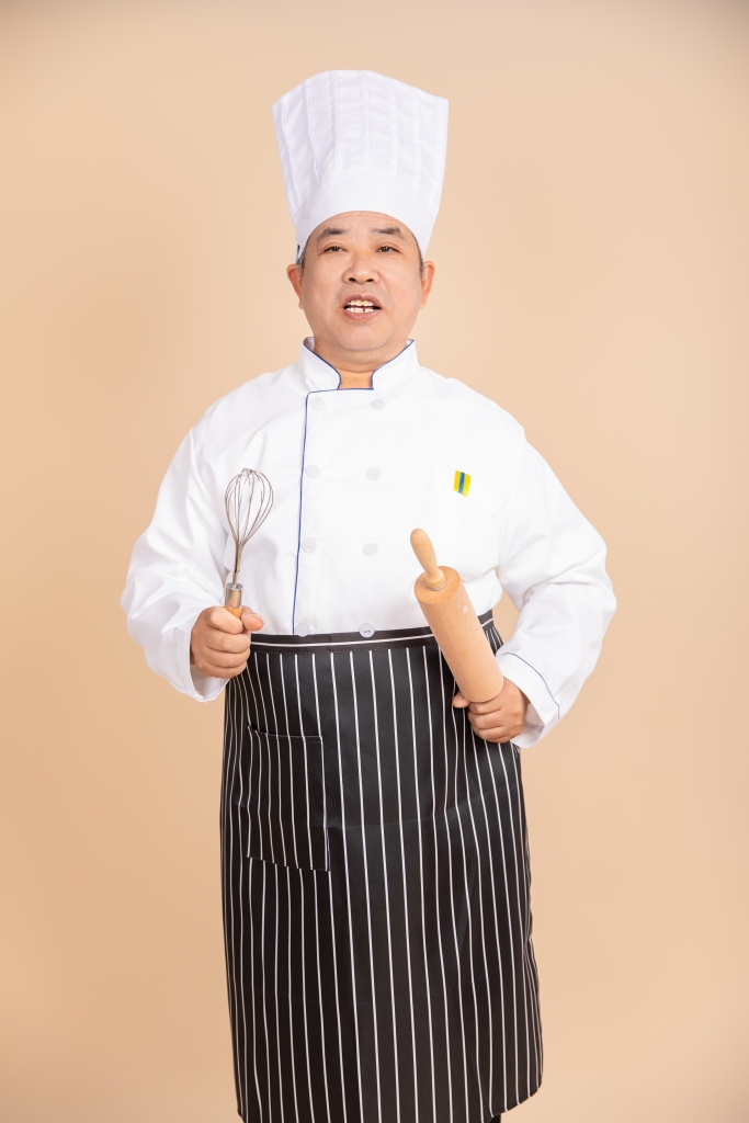 面点制作着装得体照厨师人物摄影图