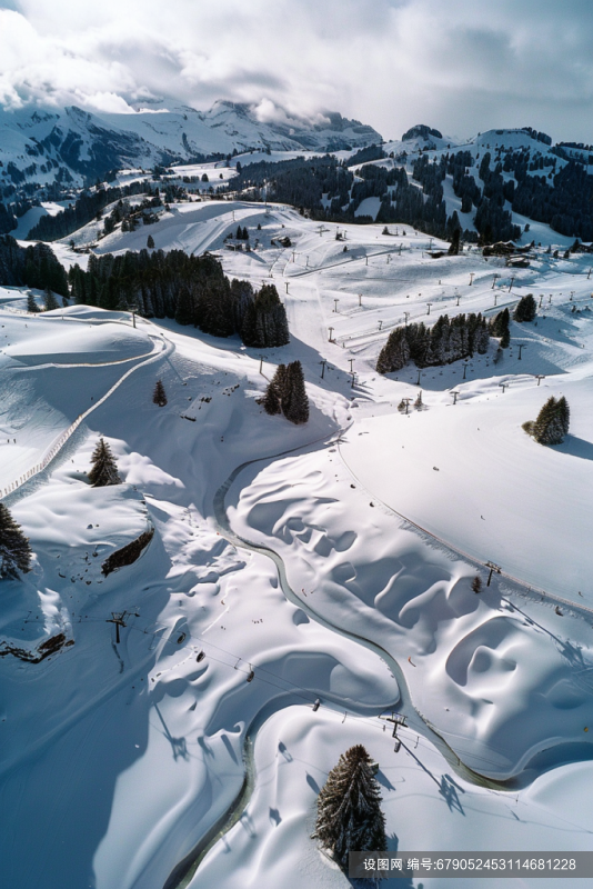 冬天原野北欧雪山下的乡村风景摄影图片