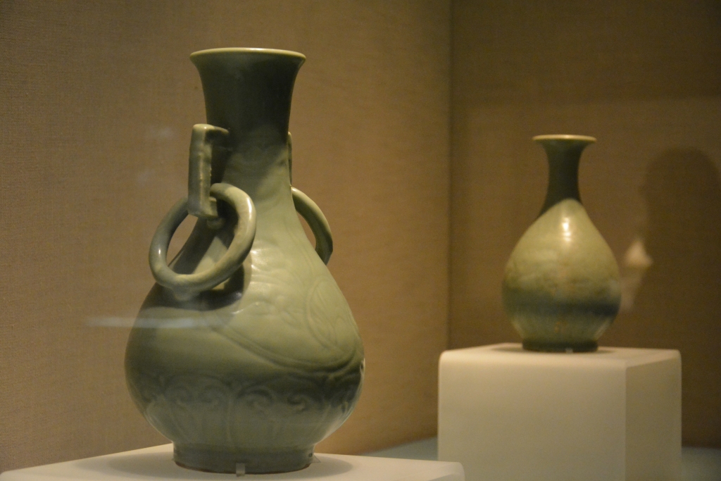 博物馆展出的古代瓷器