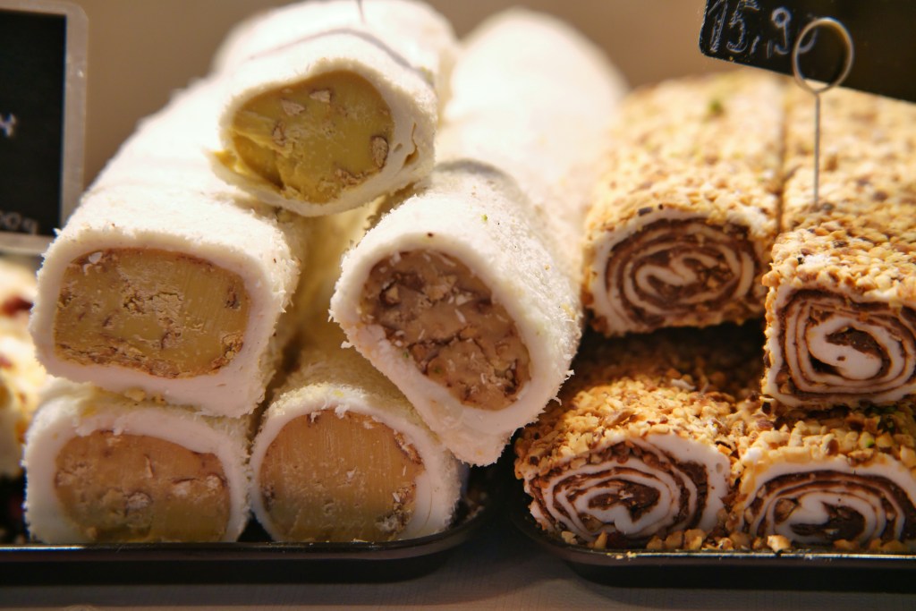 各式蛋糕卷陈列展示