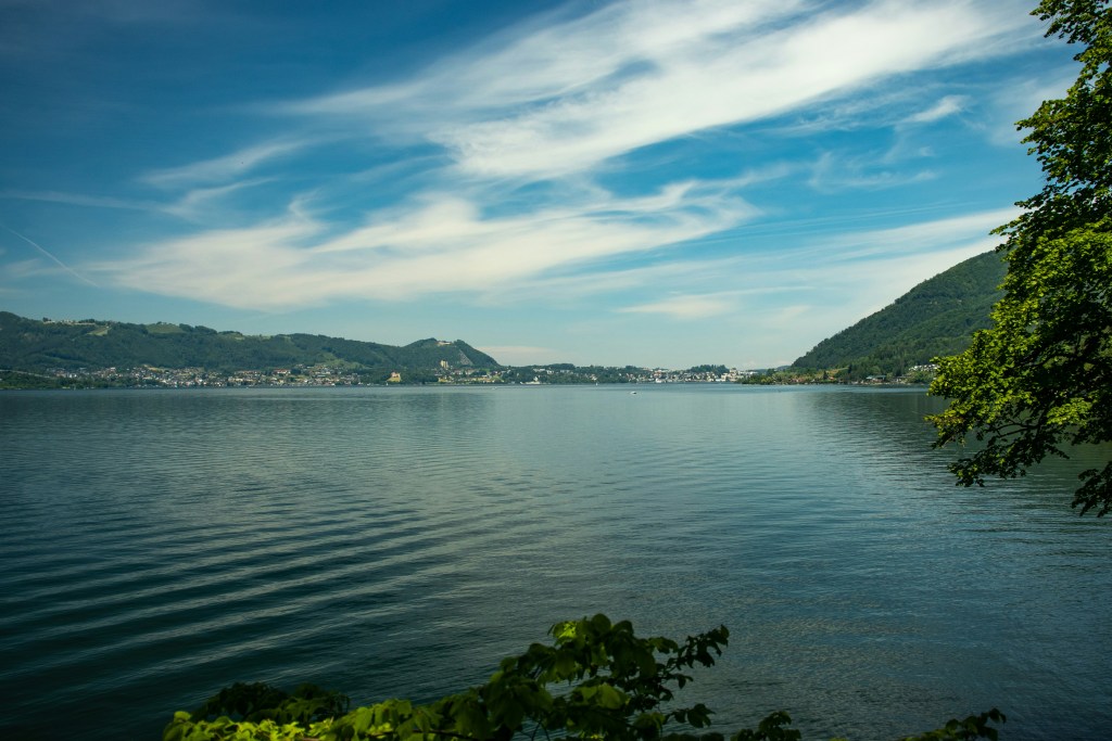 湖光山色风景如画照片
