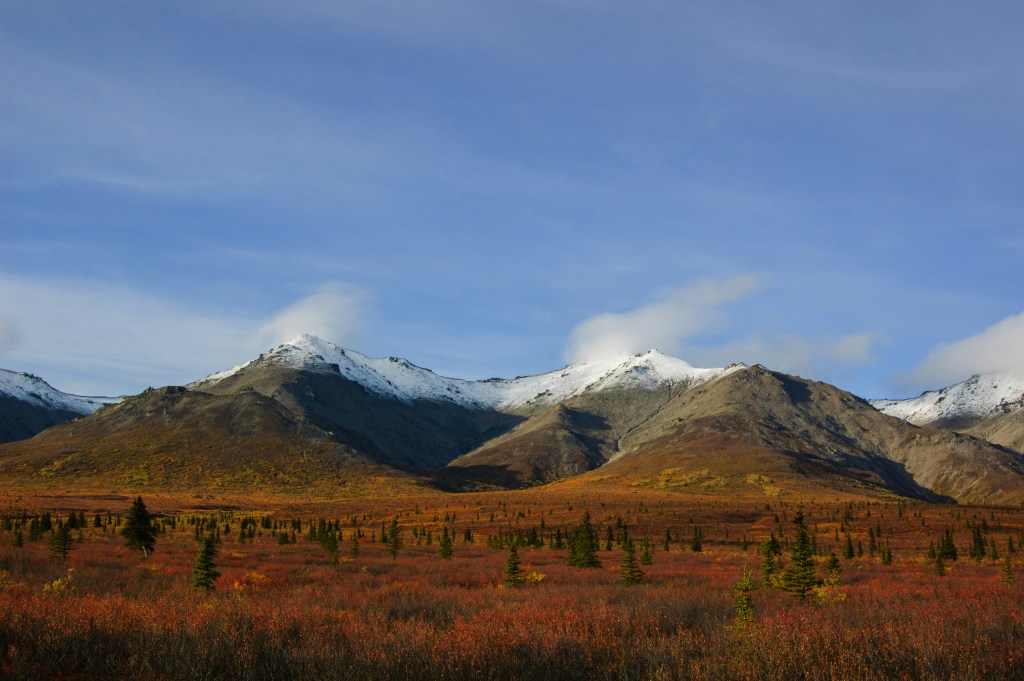 雪山秋景壮丽山川照片