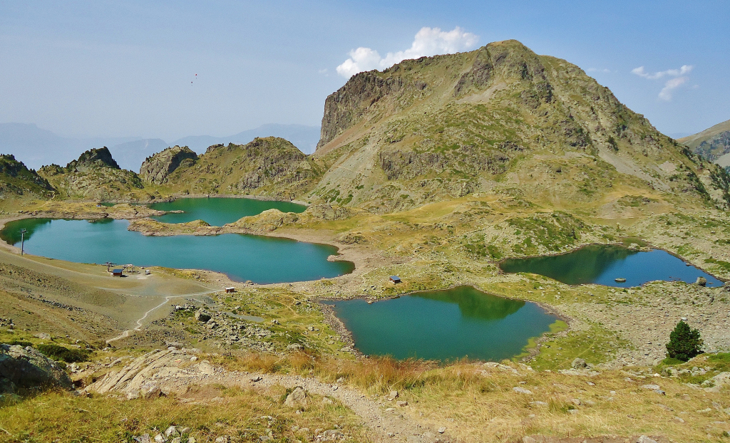 唯美湖泊风景画图片