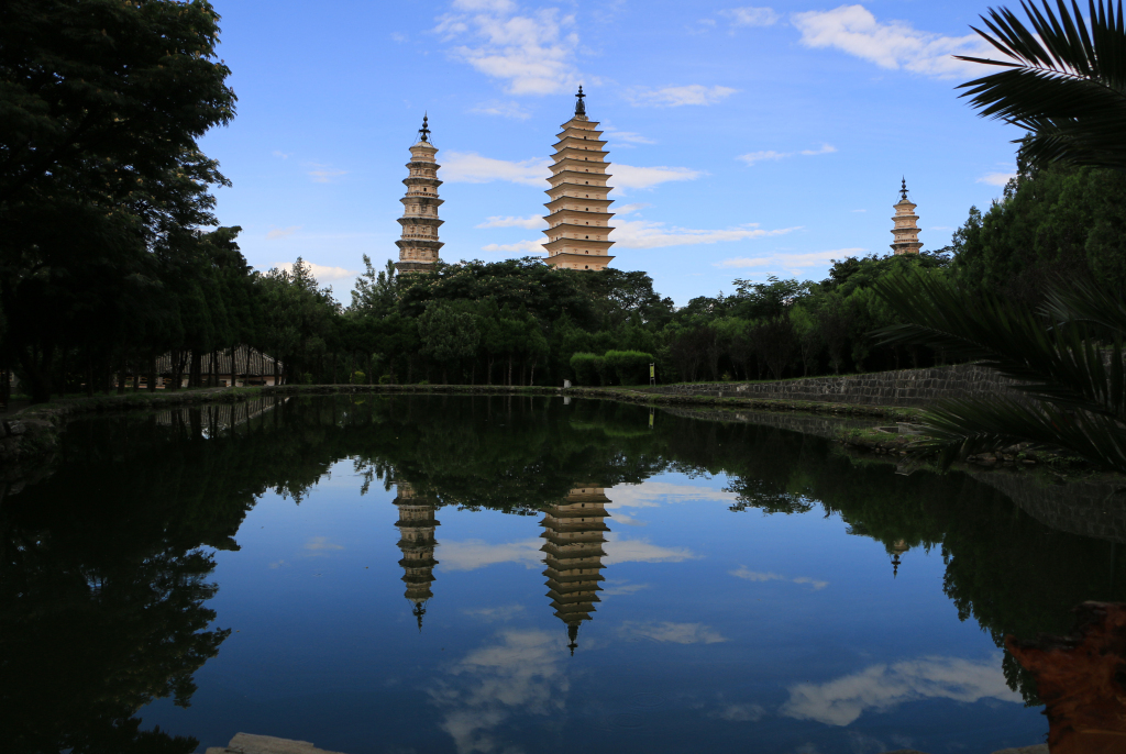 崇圣寺三塔大理风景画图片素材