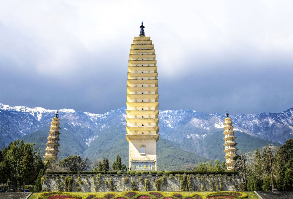 崇圣寺三塔大理风景画图片素材