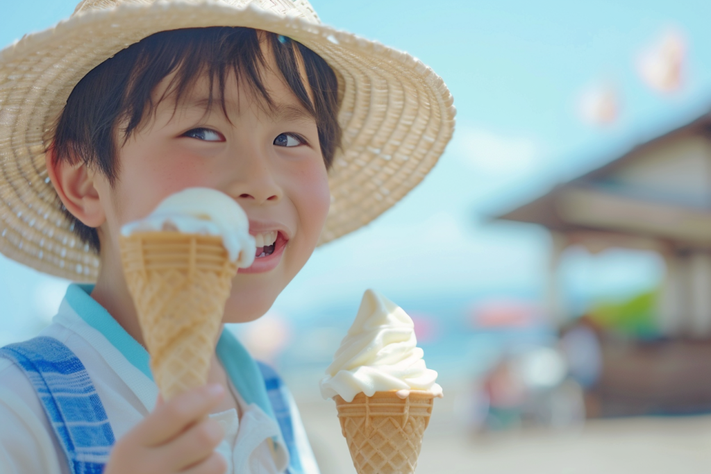 男孩海边吃冰淇淋摄影图