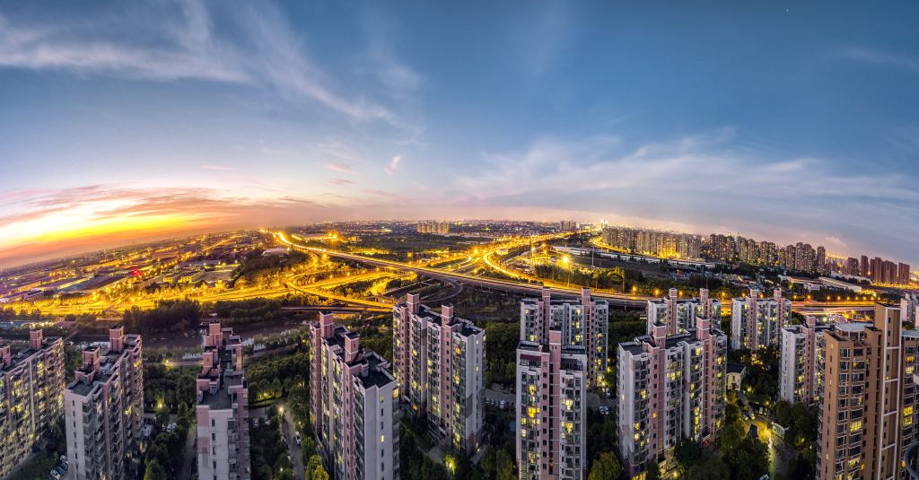 城市傍晚夜景风景图